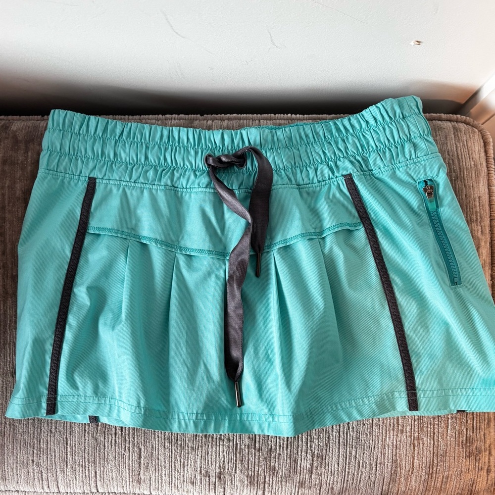 Lululemon Skort Women’s Size 4 Aqua Blue Running Tennis Athletic